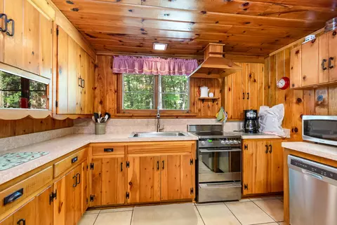 Kitchen - 141 Juniper St, Roscommon, MI 48653 photo 1 of 2