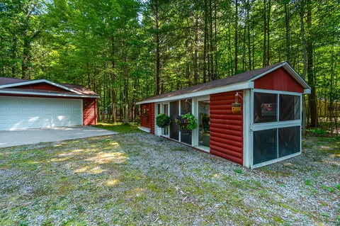 Exterior - 141 Juniper St, Roscommon, MI 48653 photo 4 of 7