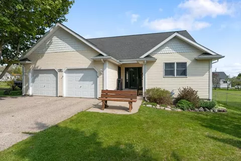 181 W Elliott St, St. Ignace, MI 49781