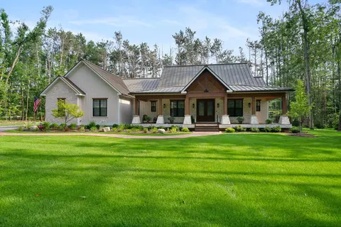 573 Eastwind Dr, Harbor Springs, MI 49740