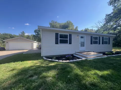 105 Acorn Ln, Houghton Lake, MI 48629