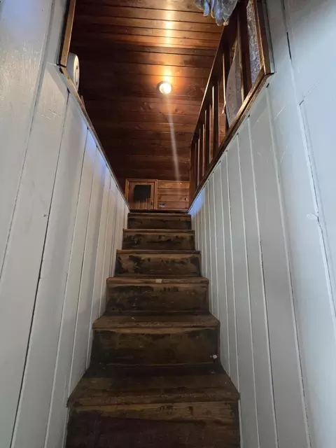 Entry Way - 405 Lynn St, Mio, MI 48647 photo 2 of 2