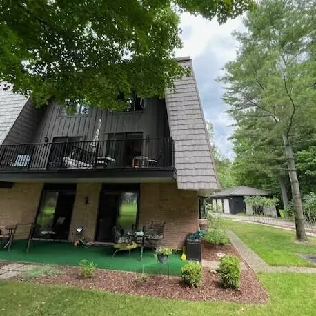 126 Flag Point Dr #3-B, Roscommon, MI 48653