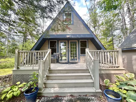 8508 Northvale Rd, Johannesburg, MI 49751