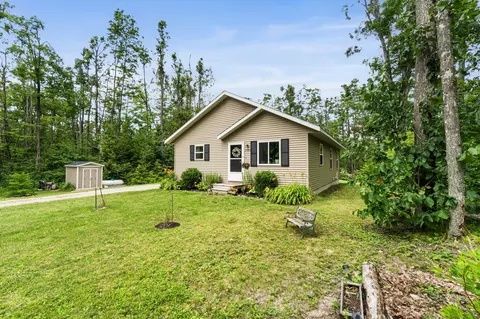 3446 Coolwater Ave, Johannesburg, MI 49751