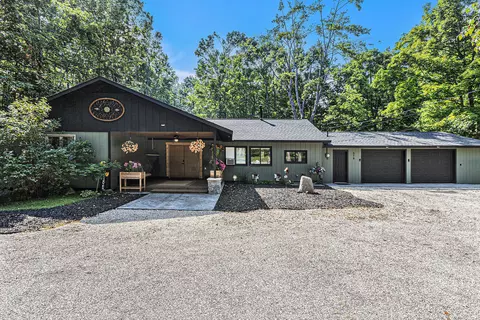 570 Blanchard Rd, Petoskey, MI 49770