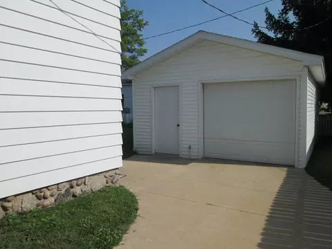 513 Pine St, Cheboygan, MI 49721 photo 4