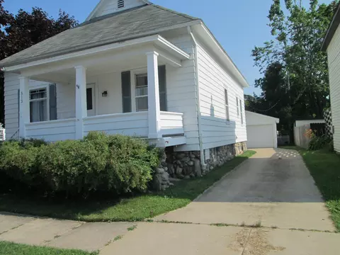 513 Pine St, Cheboygan, MI 49721 photo 3