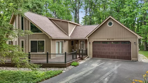 9210 High Road Rd, Roscommon, MI 48653