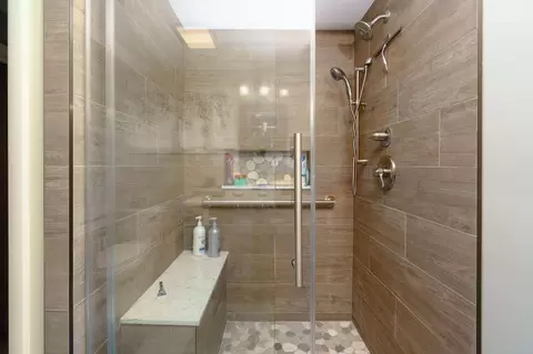 Bath - 10995 E Prior Rd, Durand, MI 48429 photo 2 of 2