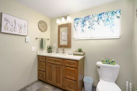 Bath - 10995 E Prior Rd, Durand, MI 48429 photo 1 of 2