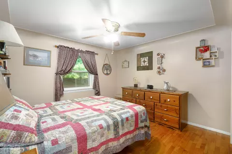 Bedroom - 10995 E Prior Rd, Durand, MI 48429 photo 1 of 2