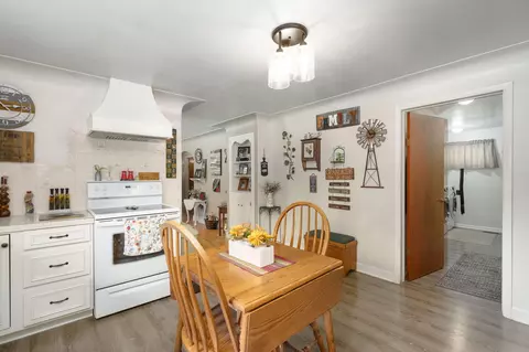 Kitchen - 10995 E Prior Rd, Durand, MI 48429 photo 2 of 2