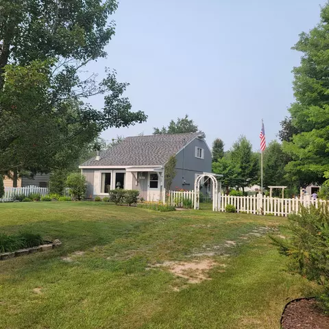 1039 Tanglewood Dr, Saint Helen, MI 48656