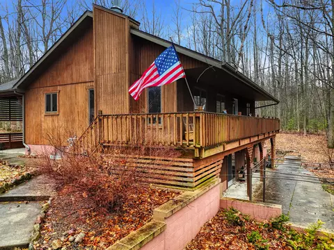 405 Crestview Rd, Houghton Lake, MI 48629