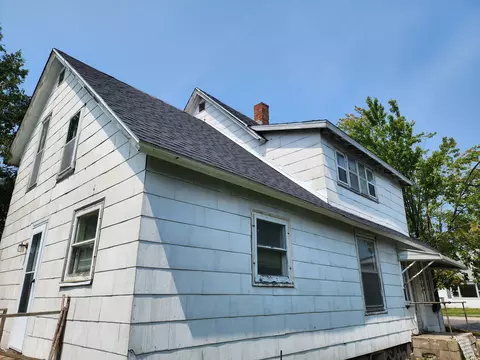 Exterior - 46 Bridge St, Petoskey, MI 49770 photo 2 of 4