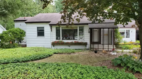 3702 Woodlawn St, Midland, MI 48640