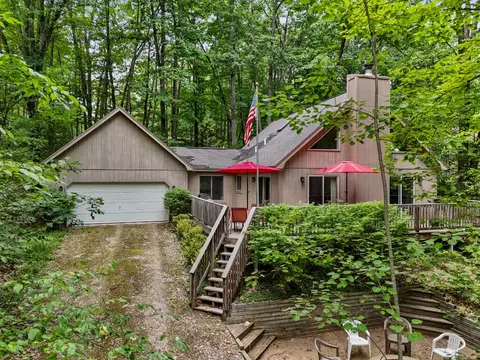 8857 High Rd, Roscommon, MI 48653