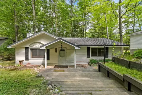 432 Chickasaw St, Roscommon, MI 48653