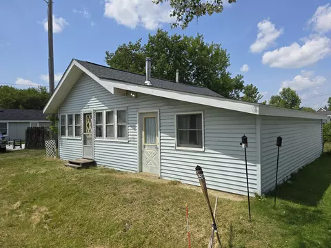 119 Capital Rd, Houghton Lake, MI 48629