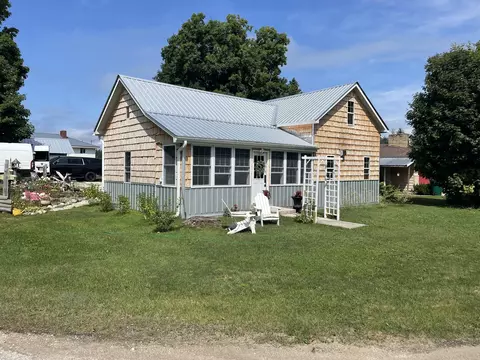 w11664 Lake Street, Naubinway, MI 49762