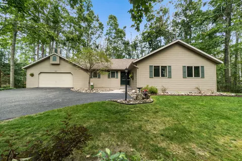 537 Woodside Ln, Gaylord, MI 49735