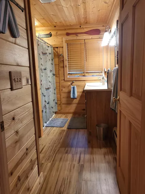 Bath - 3459 Short St, Grayling, MI 49738 photo 5 of 9