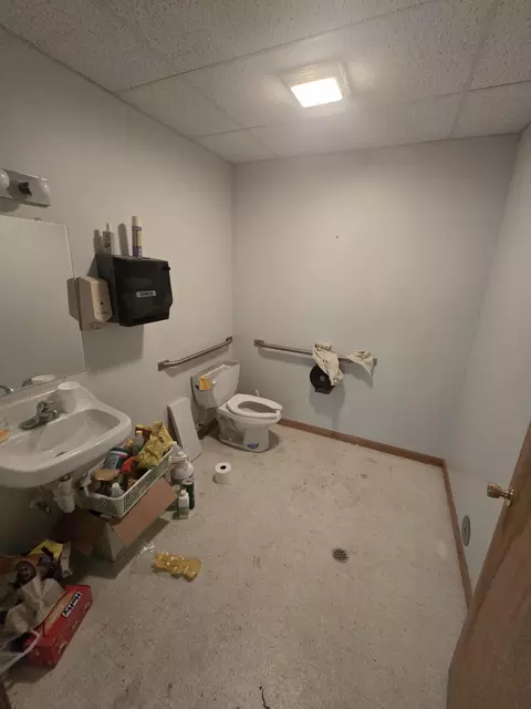 Bath - 237 Popps Road Rd, Mio, MI 48647 photo 2 of 3