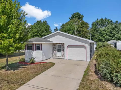 305 S Main St, Roscommon, MI 48653