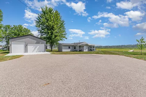 260 Lee Rd, Beaverton, MI 48612