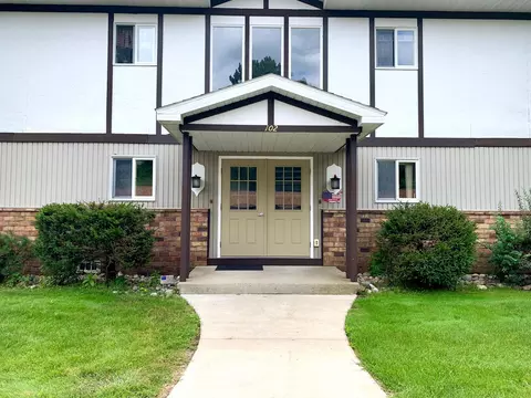 102 Village Place Dr # B, Roscommon, MI 48653