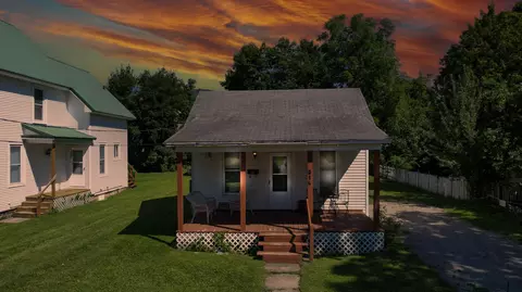 318 Dresser St, Cheboygan, MI 49721