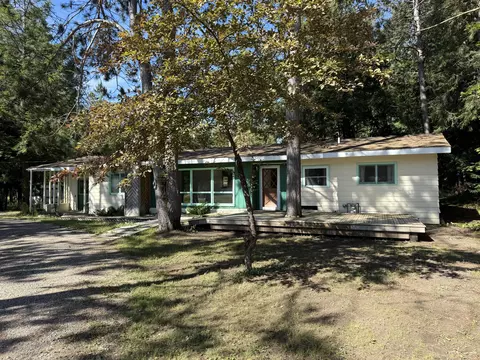 12143 Inverness Trail Rd, Cheboygan, MI 49721