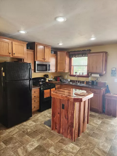 4270 E Black River Rd, Black River, MI 48721 photo 10