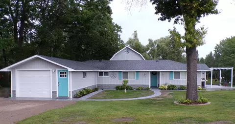 3739 Club Rd, Indian River, MI 49749