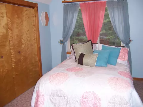 Bedroom - 308 Ausable River Trl, Roscommon, MI 48653 photo 3 of 4