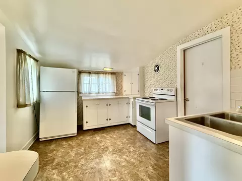 115 S D St, Cheboygan, MI 49721 photo 8