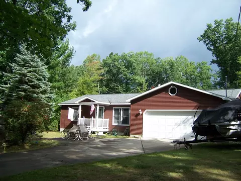 302 Sheffield Dr, Roscommon, MI 48653 photo 1