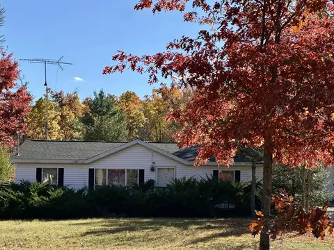 4240 Diamond Dr, Grayling, MI 49738