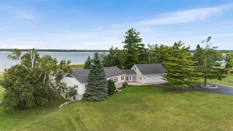 1232 Lofgren Shores Dr, Cheboygan, MI 49721