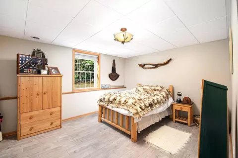 Bedroom - 6655 Chippewa Trl, Indian River, MI 49749 photo 4 of 5