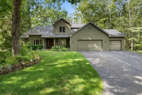 1145 Woodridge Dr, Petoskey, MI 49770