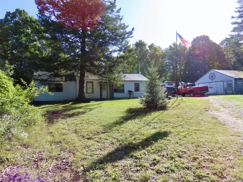 17620 Dobbyn Rd, Atlanta, MI 49709