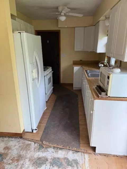 850 S Court Ave, Gaylord, MI 49735