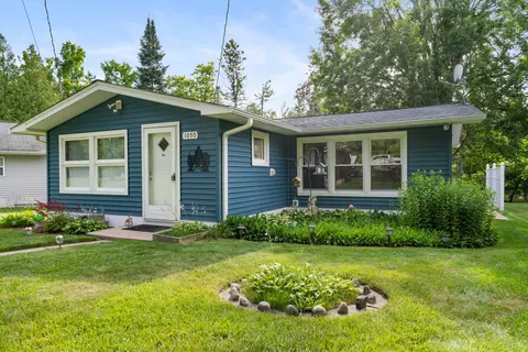 1050 Lebeau Ln, Indian River, MI 49749