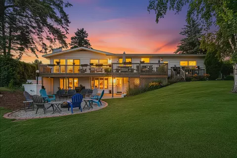 178 Riverside Dr, Cheboygan, MI 49721