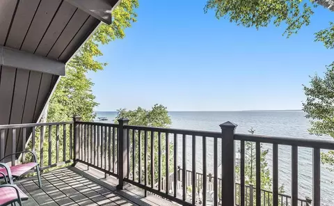 1109 S Nanagosa Trl, Suttons Bay, MI 49682