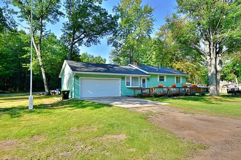8702 Center St, Saint Helen, MI 48656
