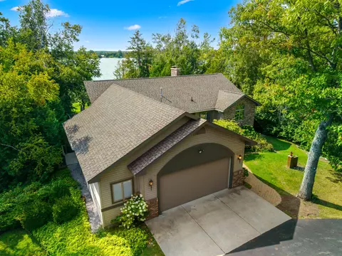 16241 Pine St, Presque Isle, MI 49777