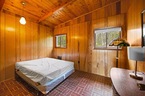 Bedroom - 662 E Birch Cir, Boyne Falls, MI 49713 photo 4 of 6